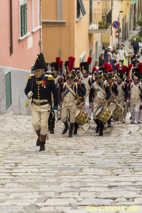 Soldiers across Salita Napoleone in Portoferraio