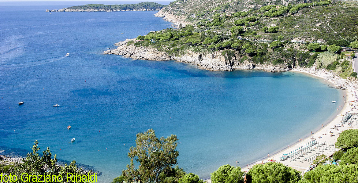 Perfect crescent at Cavoli on Elba Island