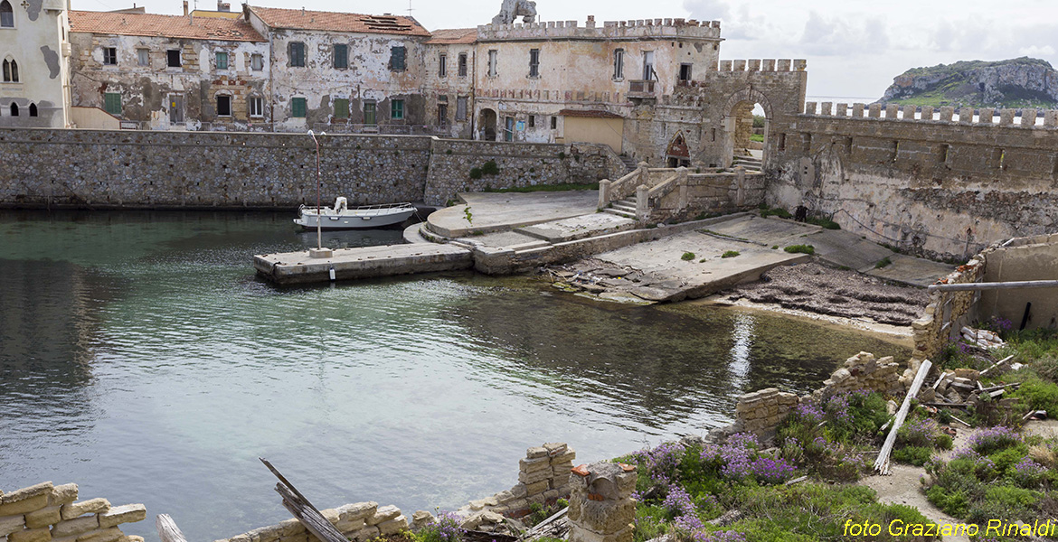 Blog Elba Island Tuscan Archipelago National Park Marina Pianosa Pianosa viewed from the palace of the Director of the prison