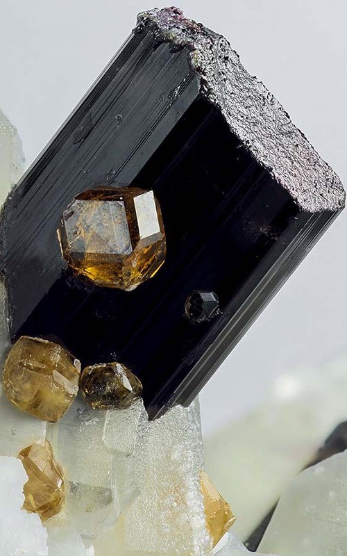 Elba Island, minerals, black